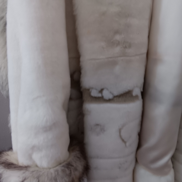 Luxurious White Fur Coat with Brown Accents With Hood - Picture 2 of 6
